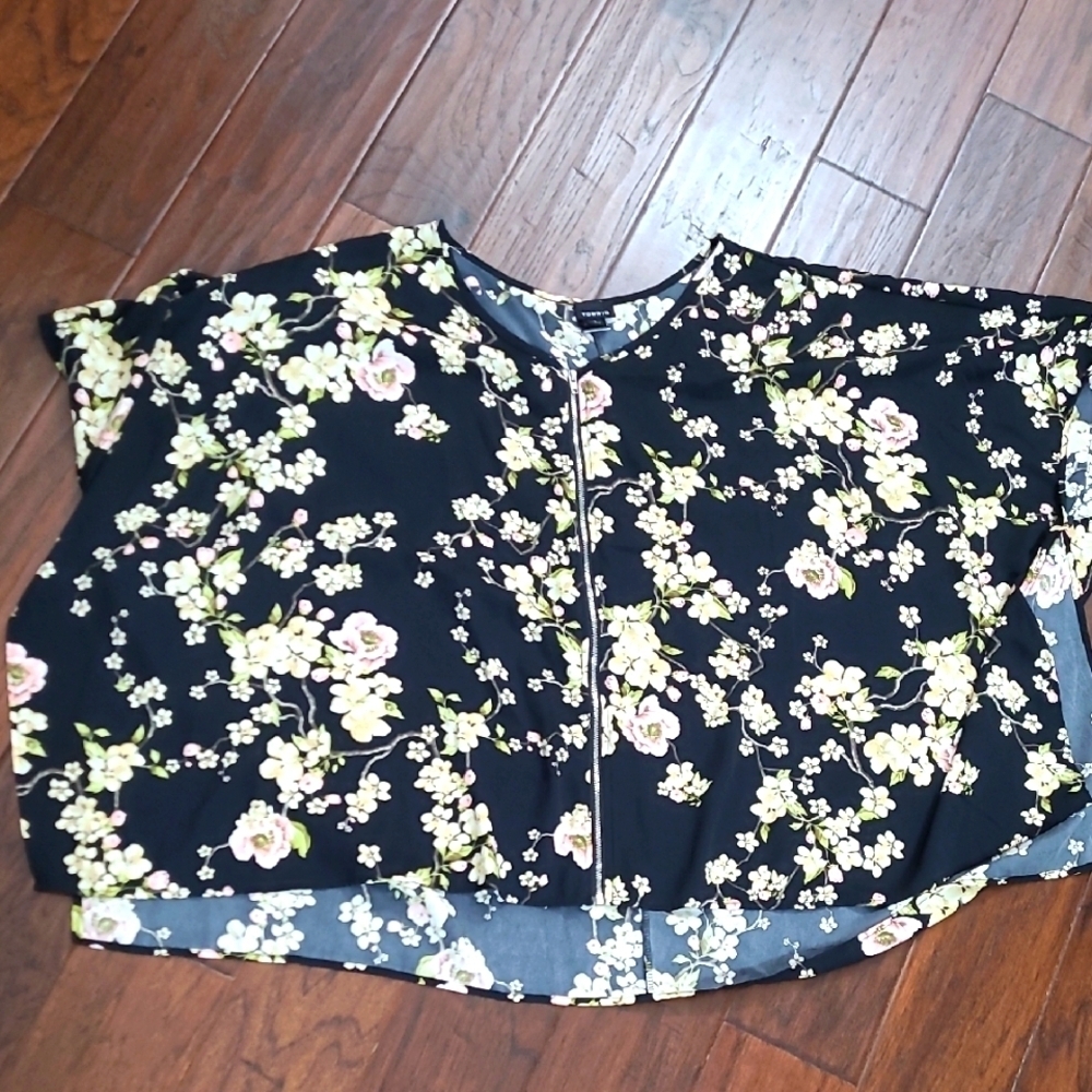 Torrid Black & Light Pink Floral Zip-Up Oversized Cape size 1 (1X)